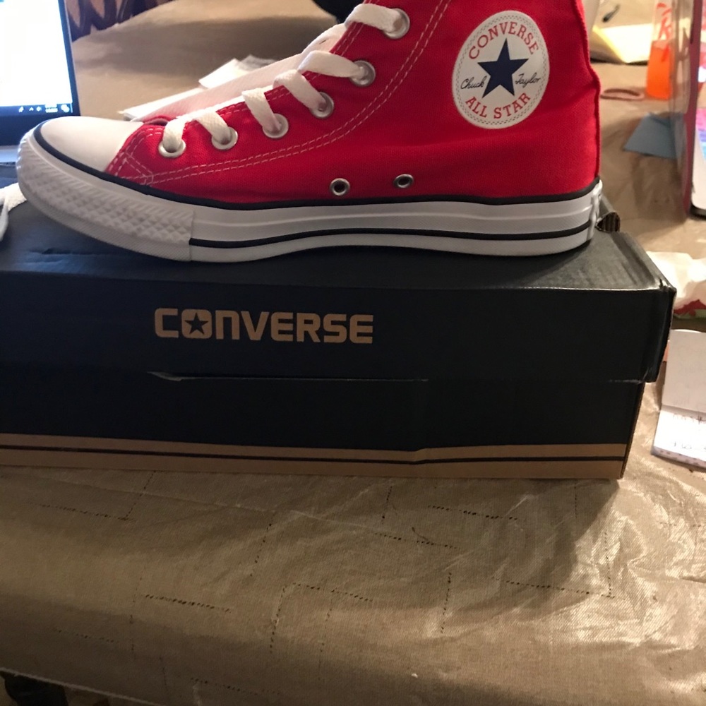 Tennis shoes converse